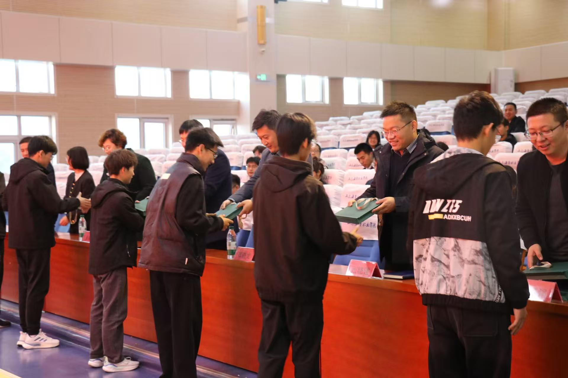 237372b34d499f42dea4415383652af2